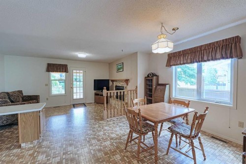 21 Welch Crescent, Okotoks, AB - Indoor Photo Showing Dining Room