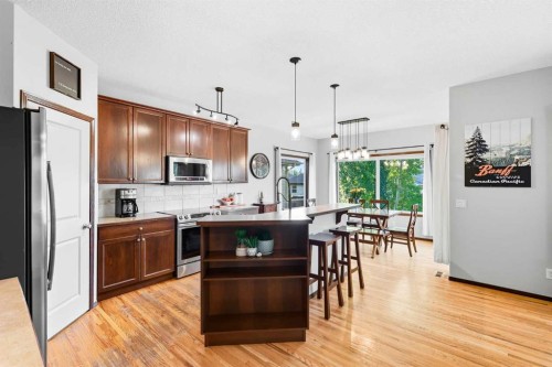 155 Sunset Close, Cochrane, AB - Indoor Photo Showing Kitchen With Upgraded Kitchen