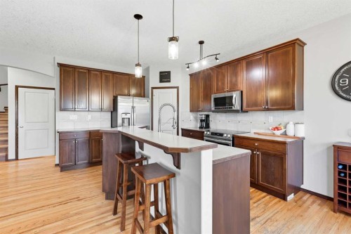 155 Sunset Close, Cochrane, AB - Indoor Photo Showing Kitchen