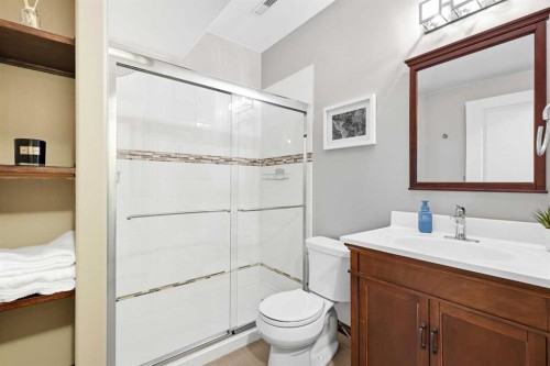 155 Sunset Close, Cochrane, AB - Indoor Photo Showing Bathroom