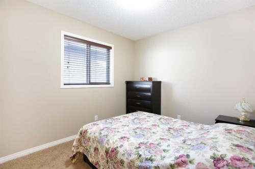 28 Kinlea Link Nw, Calgary, AB - Indoor Photo Showing Bedroom