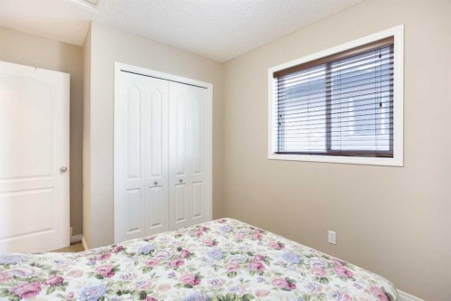 28 Kinlea Link Nw, Calgary, AB - Indoor Photo Showing Bedroom