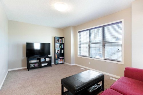 28 Kinlea Link Nw, Calgary, AB - Indoor Photo Showing Living Room