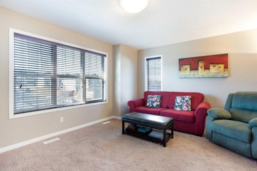 28 Kinlea Link Nw, Calgary, AB - Indoor Photo Showing Living Room
