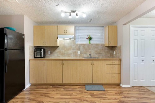 28 Kinlea Link Nw, Calgary, AB - Indoor Photo Showing Kitchen
