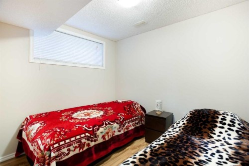 28 Kinlea Link Nw, Calgary, AB - Indoor Photo Showing Bedroom