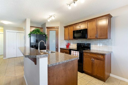 28 Kinlea Link Nw, Calgary, AB - Indoor Photo Showing Kitchen With Double Sink