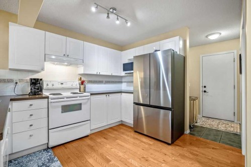 85 Bridleridge Road Sw, Calgary, AB - Indoor Photo Showing Kitchen