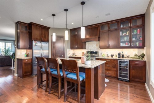 6616 Bowness Road Nw, Calgary, AB - Indoor Photo Showing Kitchen With Upgraded Kitchen