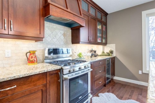 6616 Bowness Road Nw, Calgary, AB - Indoor Photo Showing Kitchen With Upgraded Kitchen
