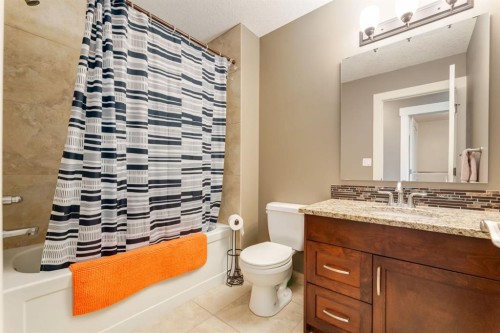 6616 Bowness Road Nw, Calgary, AB - Indoor Photo Showing Bathroom