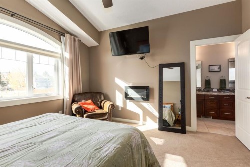 6616 Bowness Road Nw, Calgary, AB - Indoor Photo Showing Bedroom