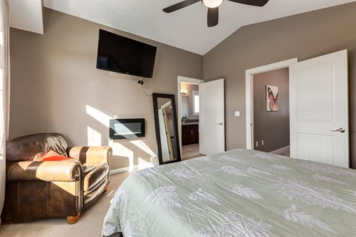 6616 Bowness Road Nw, Calgary, AB - Indoor Photo Showing Bedroom