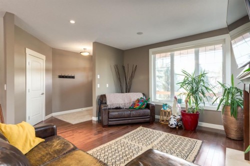 6616 Bowness Road Nw, Calgary, AB - Indoor Photo Showing Living Room