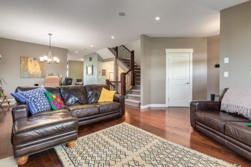 6616 Bowness Road Nw, Calgary, AB - Indoor Photo Showing Living Room