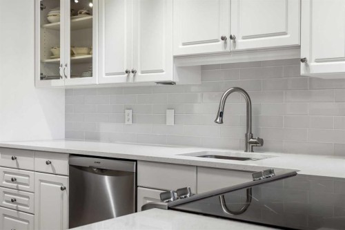 404-7239 Sierra Morena Boulevard Sw, Calgary, AB - Indoor Photo Showing Kitchen With Upgraded Kitchen