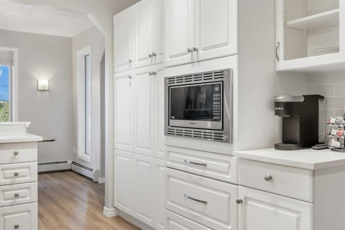 404-7239 Sierra Morena Boulevard Sw, Calgary, AB - Indoor Photo Showing Other Room