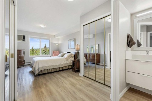 404-7239 Sierra Morena Boulevard Sw, Calgary, AB - Indoor Photo Showing Bedroom