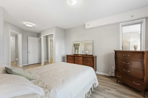 404-7239 Sierra Morena Boulevard Sw, Calgary, AB - Indoor Photo Showing Bedroom