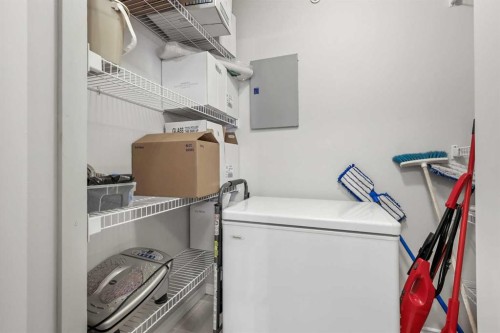 404-7239 Sierra Morena Boulevard Sw, Calgary, AB - Indoor Photo Showing Laundry Room