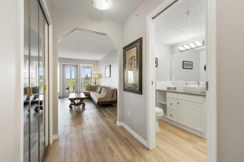 404-7239 Sierra Morena Boulevard Sw, Calgary, AB - Indoor Photo Showing Other Room
