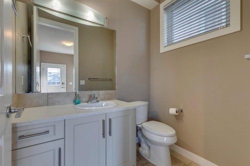 2817 & 2815 16 Avenue Se, Calgary, AB - Indoor Photo Showing Bathroom