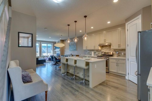 2817 & 2815 16 Avenue Se, Calgary, AB - Indoor Photo Showing Kitchen With Upgraded Kitchen