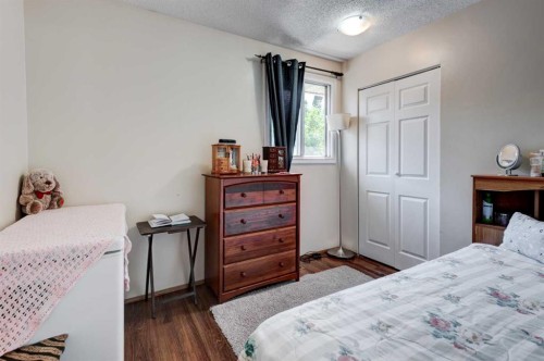 5 Fonda Drive Se, Calgary, AB - Indoor Photo Showing Bedroom