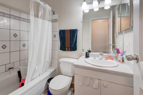 5 Fonda Drive Se, Calgary, AB - Indoor Photo Showing Bathroom
