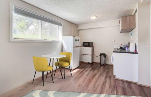 5 Fonda Drive Se, Calgary, AB - Indoor Photo Showing Kitchen