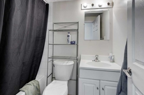 5 Fonda Drive Se, Calgary, AB - Indoor Photo Showing Bathroom