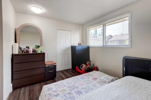 5 Fonda Drive Se, Calgary, AB - Indoor Photo Showing Bedroom