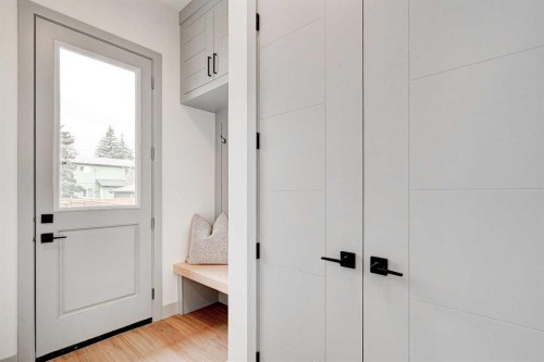 4615 82 Street Nw, Calgary, AB - Indoor Photo Showing Other Room