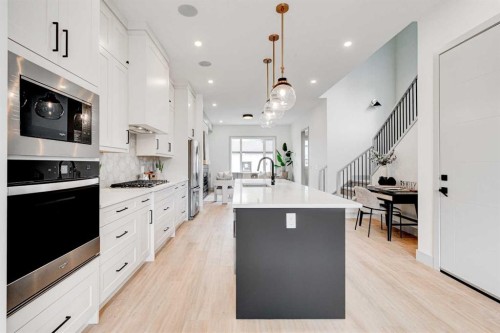 4615 82 Street Nw, Calgary, AB - Indoor Photo Showing Kitchen With Upgraded Kitchen