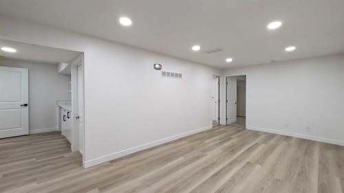 4 Harvey Place Sw, Calgary, AB - Indoor