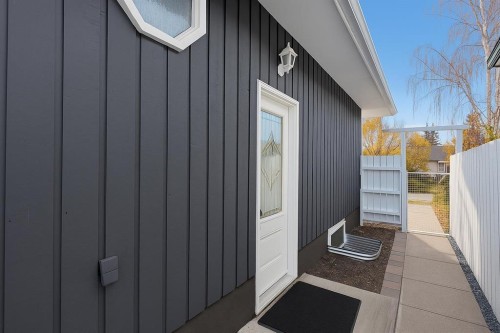 4 Harvey Place Sw, Calgary, AB - Outdoor With Exterior
