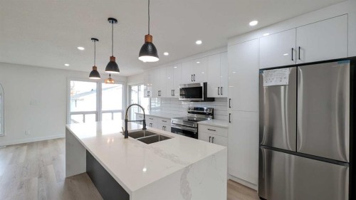 4 Harvey Place Sw, Calgary, AB - Indoor Photo Showing Kitchen With Double Sink With Upgraded Kitchen