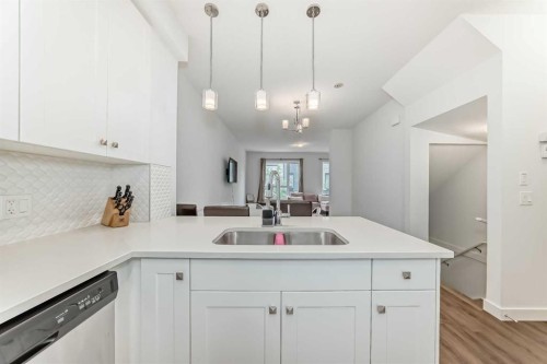 208-15 Evanscrest Park Nw, Calgary, AB - Indoor Photo Showing Kitchen