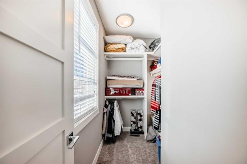 2-413 25 Avenue Ne, Calgary, AB - Indoor Photo Showing Other Room