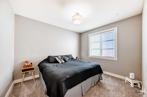 2-413 25 Avenue Ne, Calgary, AB - Indoor Photo Showing Bedroom