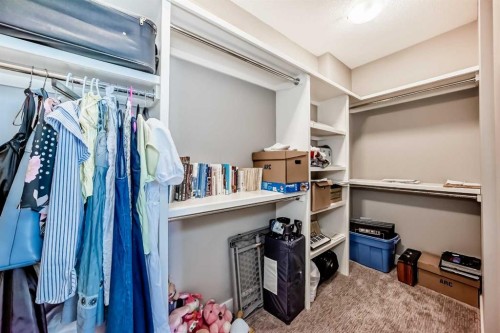 2-413 25 Avenue Ne, Calgary, AB - Indoor With Storage