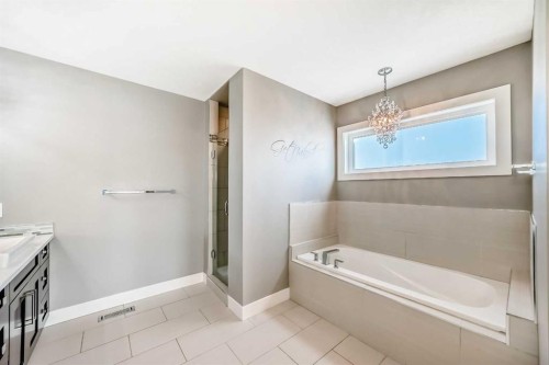 2-413 25 Avenue Ne, Calgary, AB - Indoor Photo Showing Bathroom