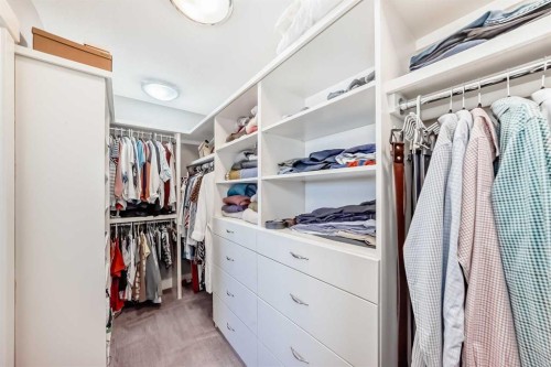 2-413 25 Avenue Ne, Calgary, AB - Indoor With Storage