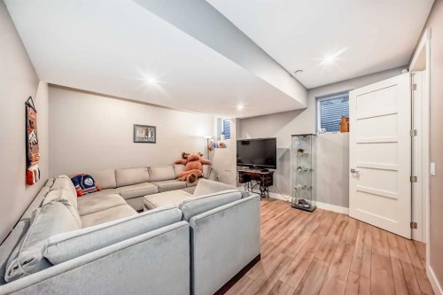 2-413 25 Avenue Ne, Calgary, AB - Indoor