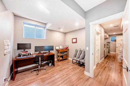 2-413 25 Avenue Ne, Calgary, AB - Indoor Photo Showing Office