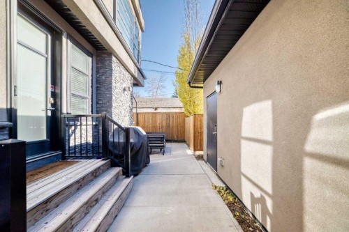2-413 25 Avenue Ne, Calgary, AB - Outdoor With Exterior