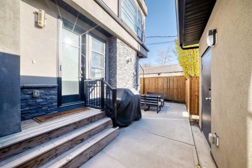2-413 25 Avenue Ne, Calgary, AB - Outdoor With Exterior