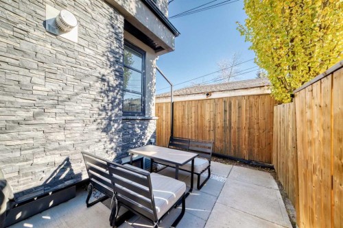 2-413 25 Avenue Ne, Calgary, AB - Outdoor With Exterior