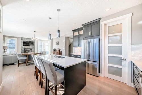 2-413 25 Avenue Ne, Calgary, AB - Indoor Photo Showing Kitchen With Upgraded Kitchen