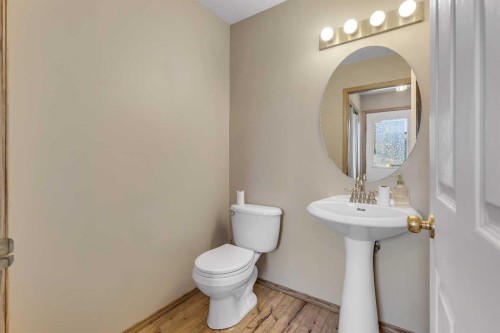 87 Coventry Road Ne, Calgary, AB - Indoor Photo Showing Bathroom